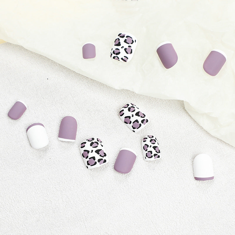 Glamorous nail art with elegant leopard patterns and gradient Bowlift