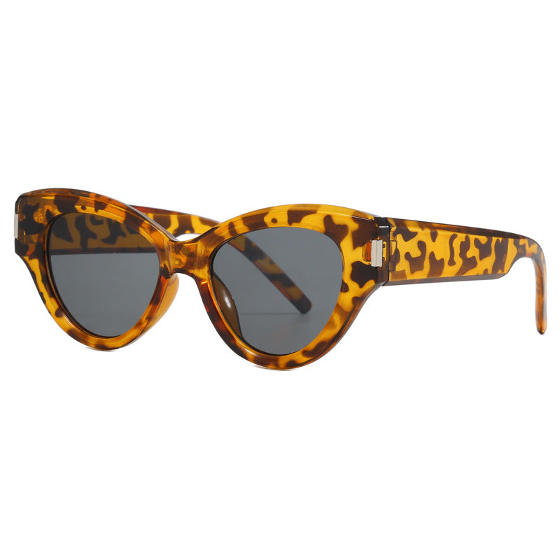 Ladies Cat-Eye Sunglasses with modern, eye-catching design Bowlift