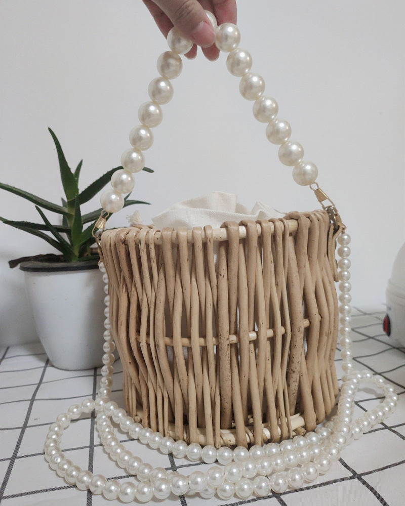 Women’s handbag with pearl chain Bowlift