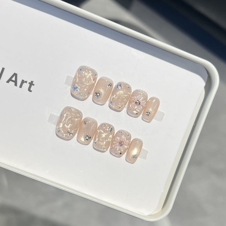 Decorative Floral Press-On Nail Set with Shimmering Accents Bowlift