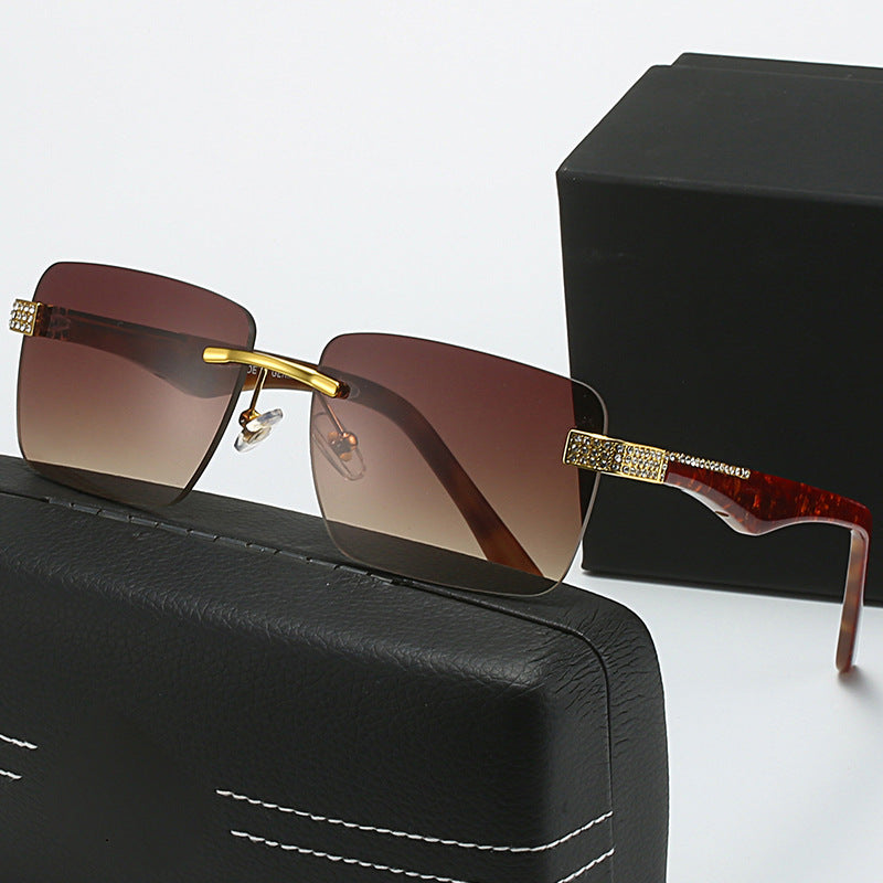 Ladies fashionable sunglasses in elegant square design Bowlift