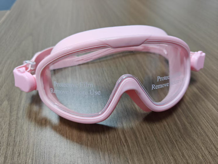 Swim protection mask with clear field of vision and comfortable fit Bowlift