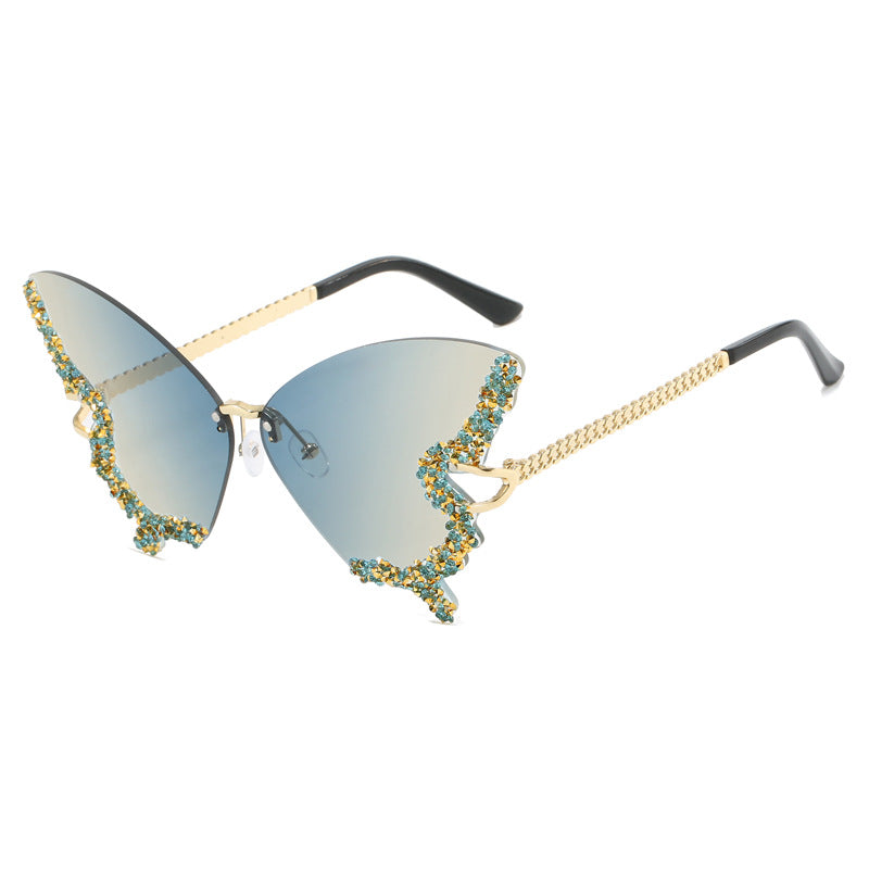 Ladies extravagant Cats Eye sunglasses with sparkling accents Bowlift