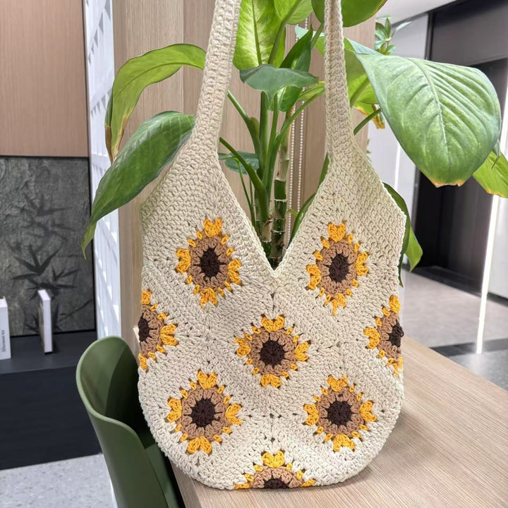 Handmade macrame bag with sunflower motif Bowlift