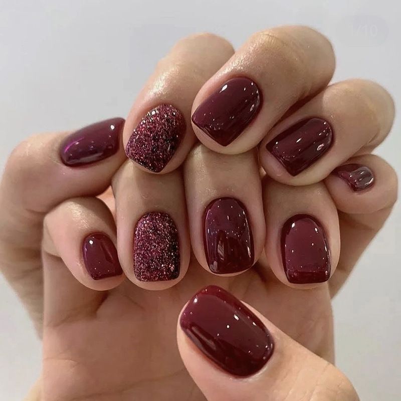 Stylish Press-On Nail Set with Shimmering Finish Bowlift
