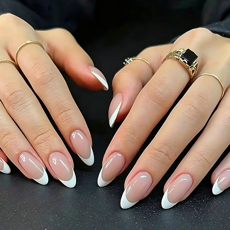 Stylish artificial nails with elegant tips Bowlift