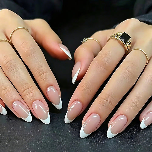 Stylish artificial nails with elegant tips Bowlift
