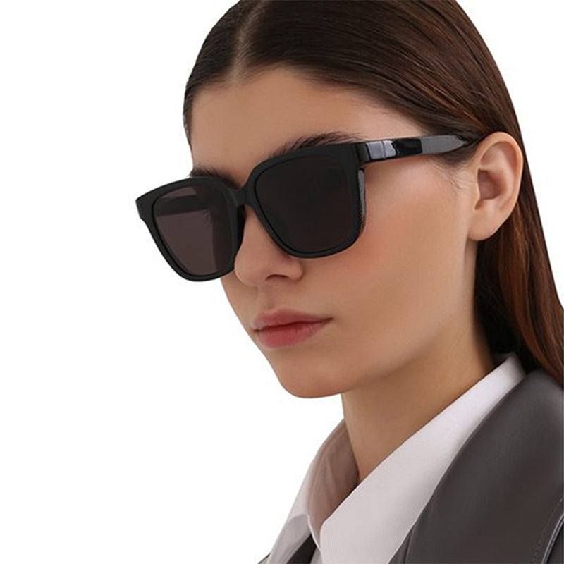 Ladies Cat-Eye Sunglasses with elegant and modern frame Bowlift