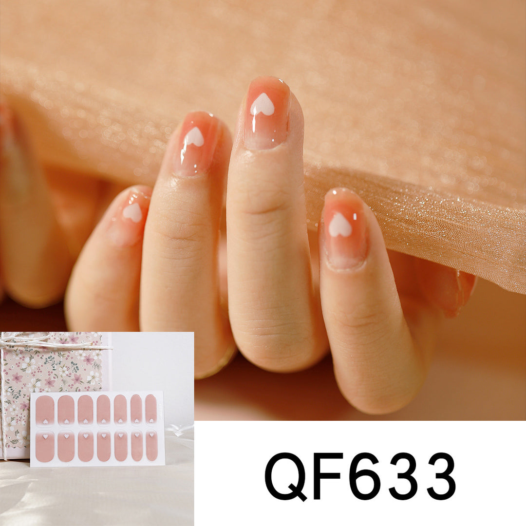Artificial nail design with heart motif Bowlift