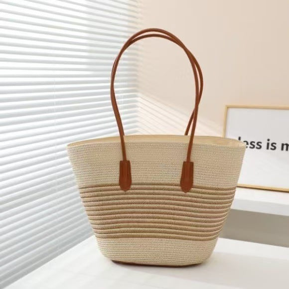 Sleek beach bag with matching sun hat Bowlift