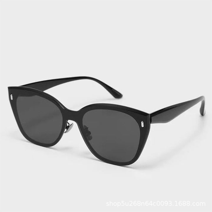 Vintage-Inspired Cat Eye Sunglasses