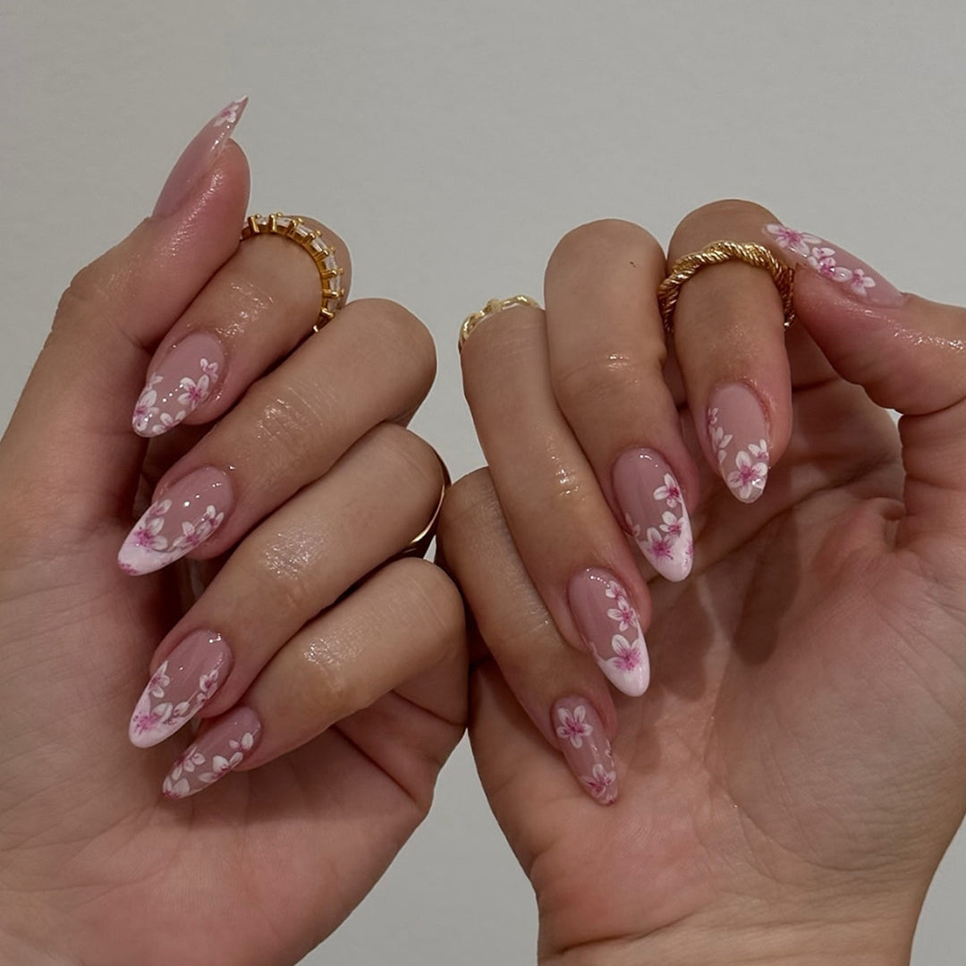 Artificial nails with delicate floral accents Bowlift