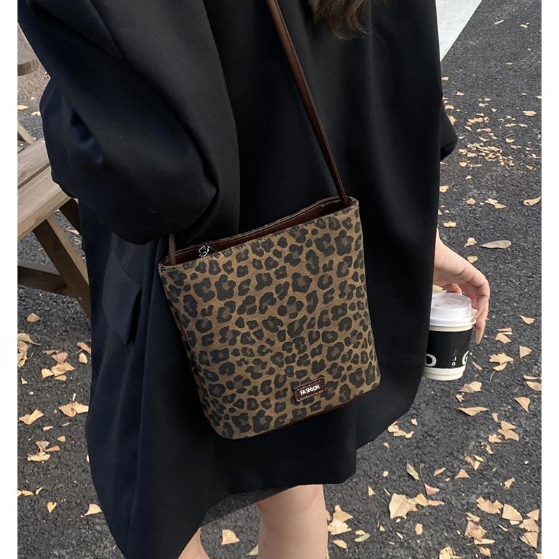 Fashionable Animal Print Crossbody Bag Bowlift