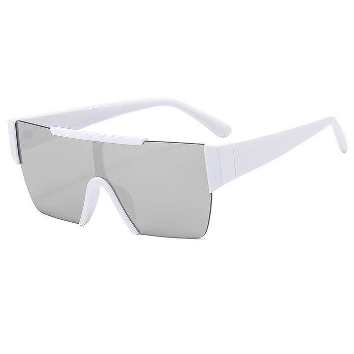Ladies Sporty Oversized Sunglasses with Modern Protective Frame Bowlift