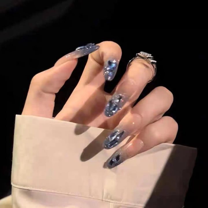 Glamorous artificial nails with delicate flower and glitter effects Bowlift