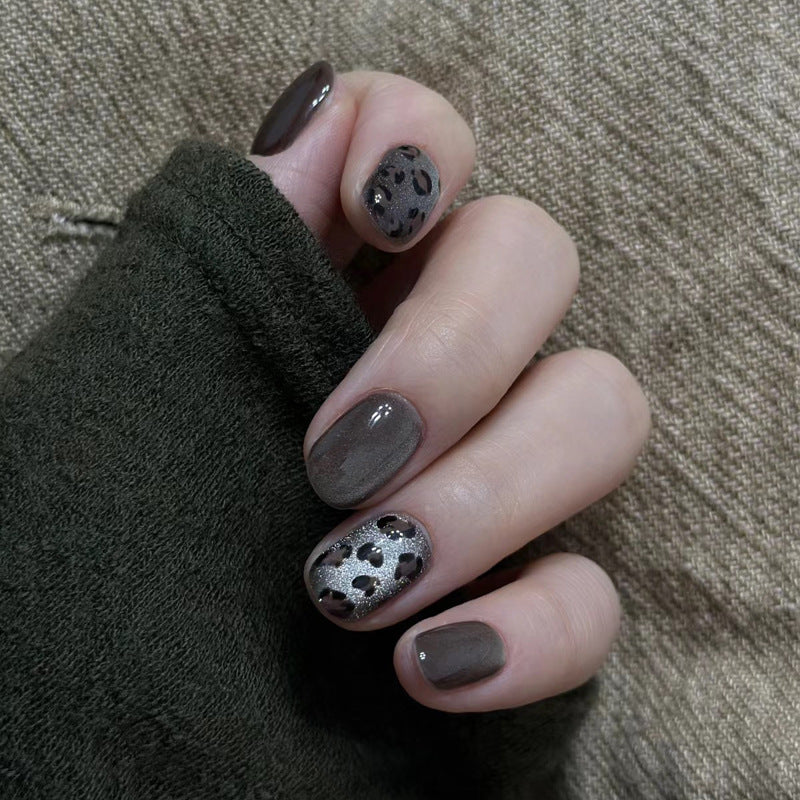 Glamorous Press-On Nail Set with Decorative Gemstone Accents Bowlift