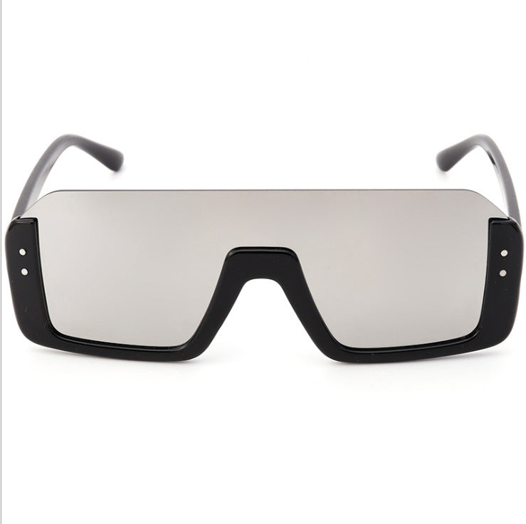 Women's Sporty Shield Sunglasses with Modern Design Bowlift
