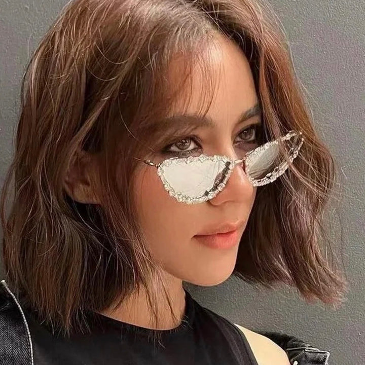 Ladies elegant Cat-Eye sunglasses with glamorous stone setting Bowlift