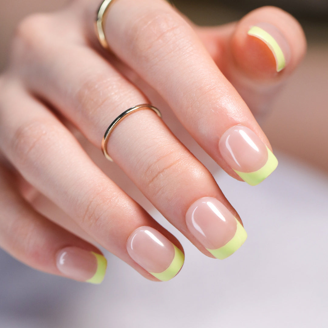 Elegant nail art with gradient and glitter accents Bowlift