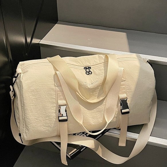Sporty Duffel Bag with Adjustable Shoulder Strap and Ergonomic Handles Bowlift
