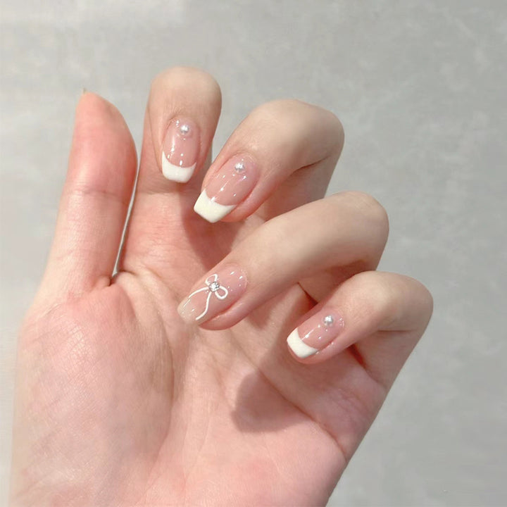 Glossy Nail Art Set with Sparkling Glitter Accents Bowlift