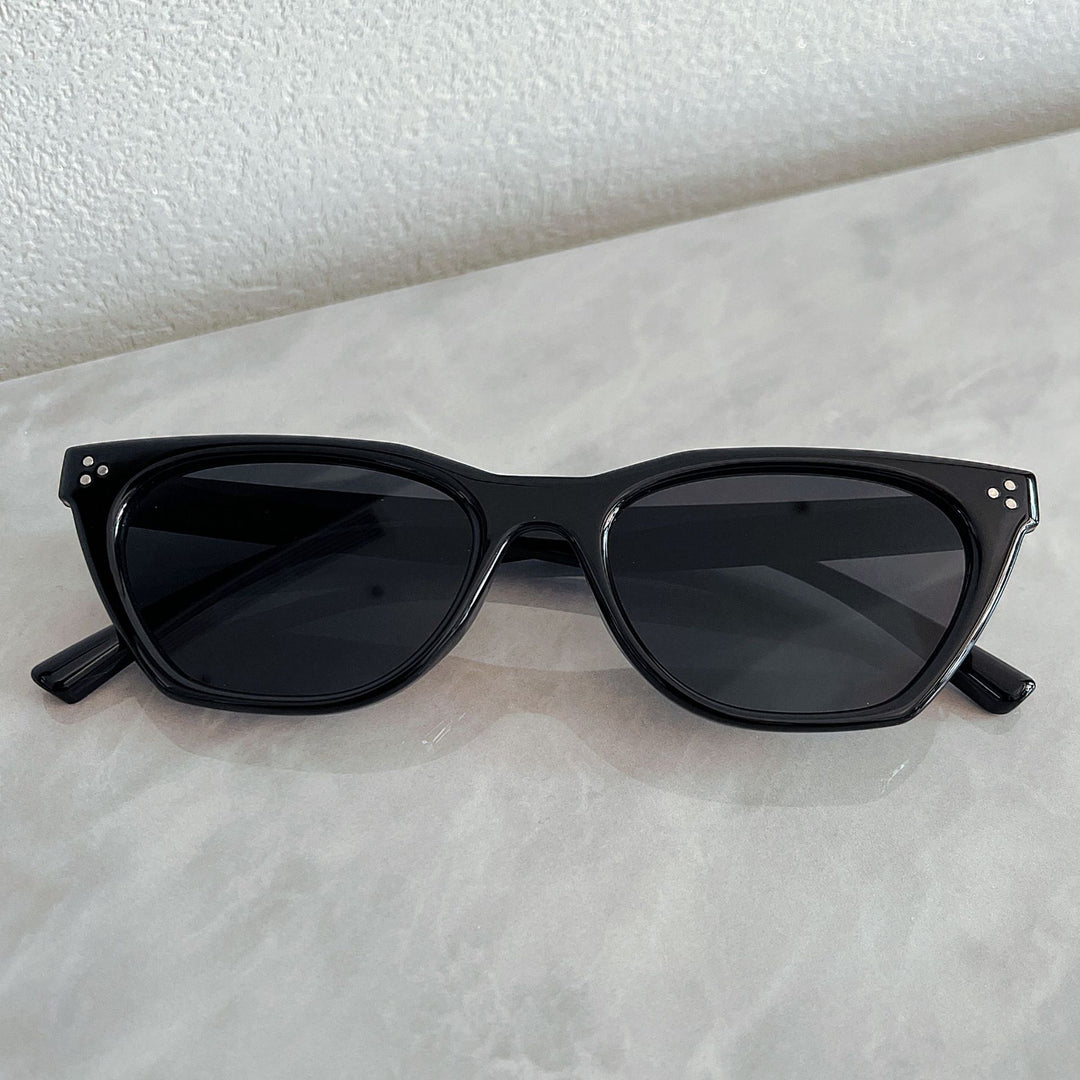 Ladies fashionable retro sunglasses with elegant design Bowlift