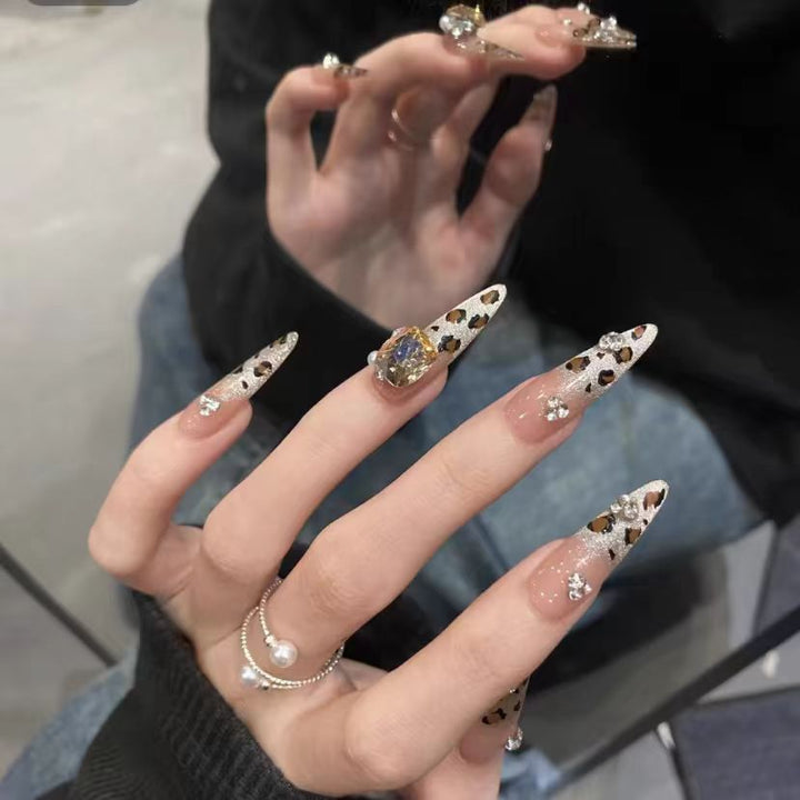 Elegant Stiletto Press-On Nails with Rhinestone Accents Bowlift