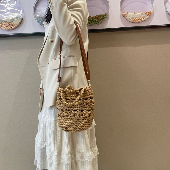 Fashionable handbag with stylish structure pattern Bowlift
