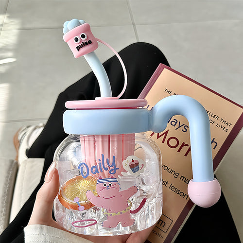 Women’s creative drinking bottle with integrated silicone straw Bowlift