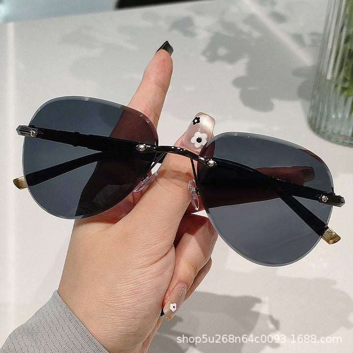 Oversized Vintage-Inspired Sunglasses