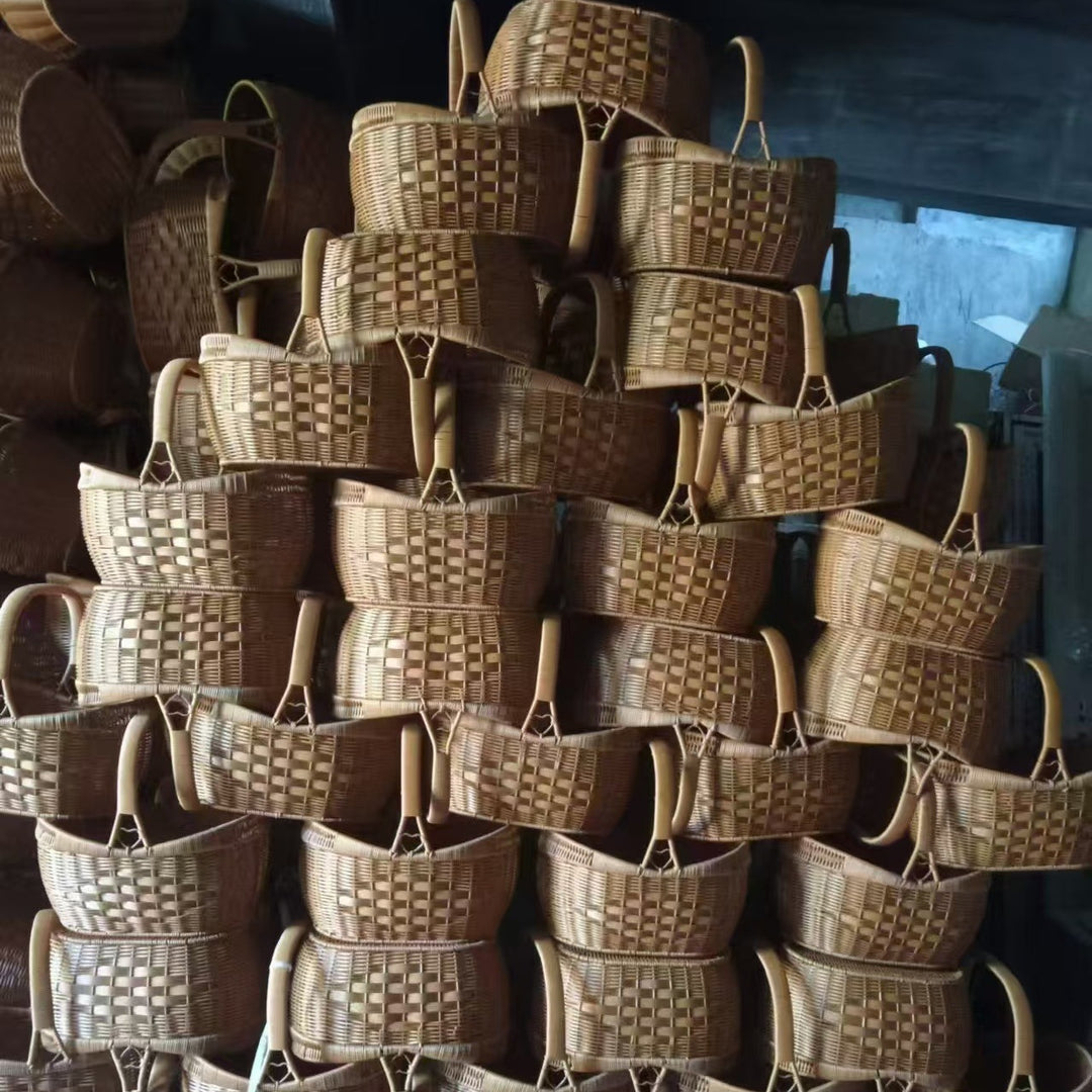Ladies braided shopping basket with heart detail Bowlift