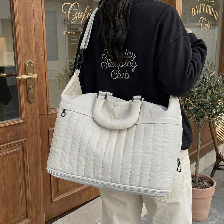Functional travel bag with padded outer layer Bowlift
