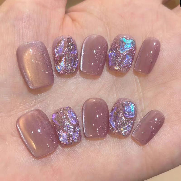 Artificial nails with radiant glitter effect Bowlift