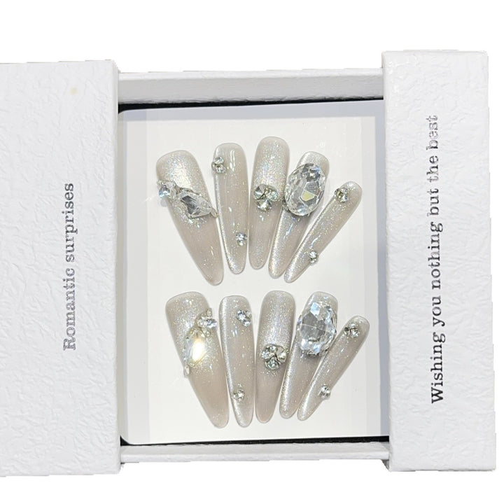 Artificial nails with Sparkling Rhinestone details Bowlift