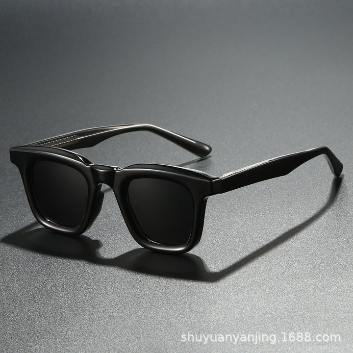 Women's fashionable sunglasses in modern square design with high UV protection Bowlift