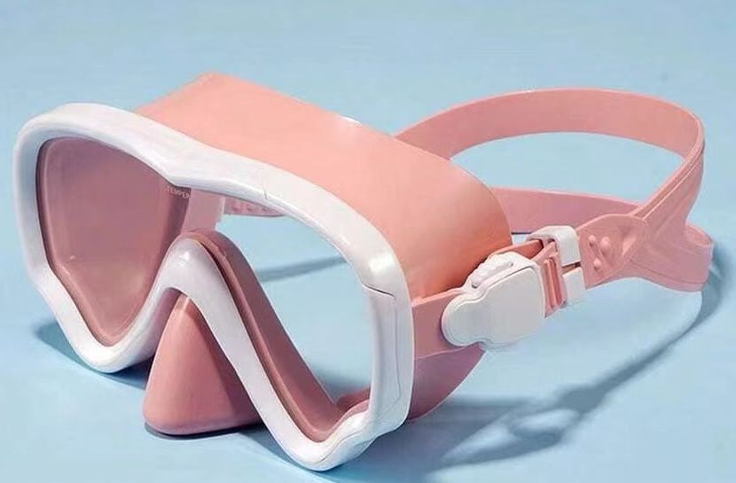 Diving mask with comfortable silicone cover Bowlift