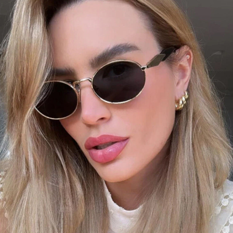 Women's fashionable sunglasses in elegant oval design with trendy accents Bowlift