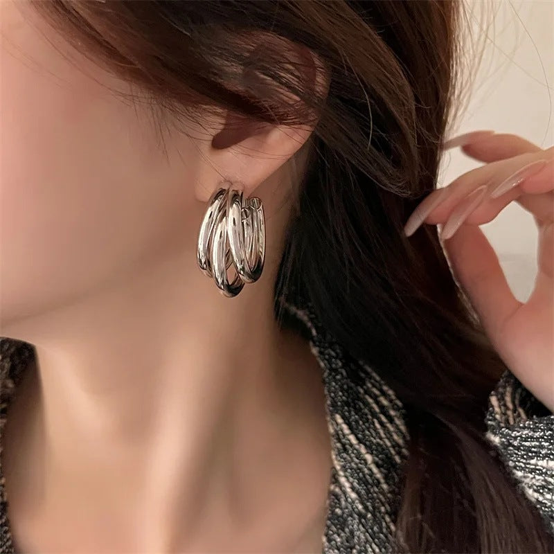Fashionable Hoop Earrings Made of High-Quality, Polished Metal Bowlift