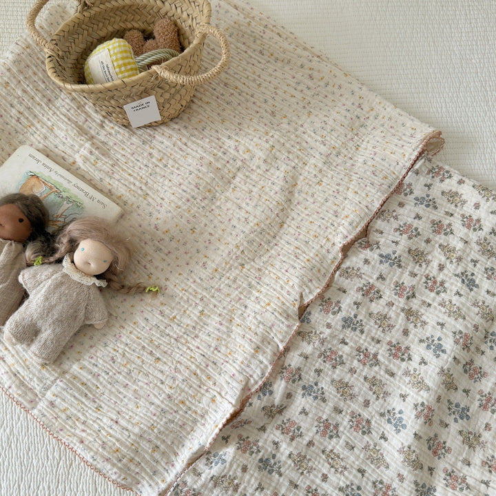 Unisex Cozy Muslin Blanket with Delicate Flower Pattern Bowlift