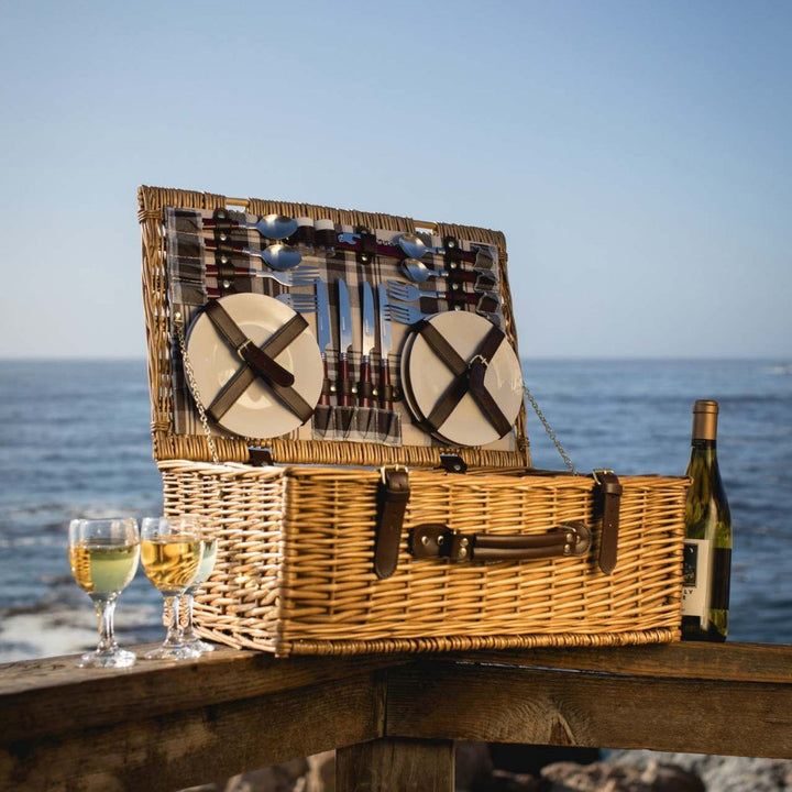 Ladies Picnic Basket with Integrated Utensils and Stylish Details Bowlift
