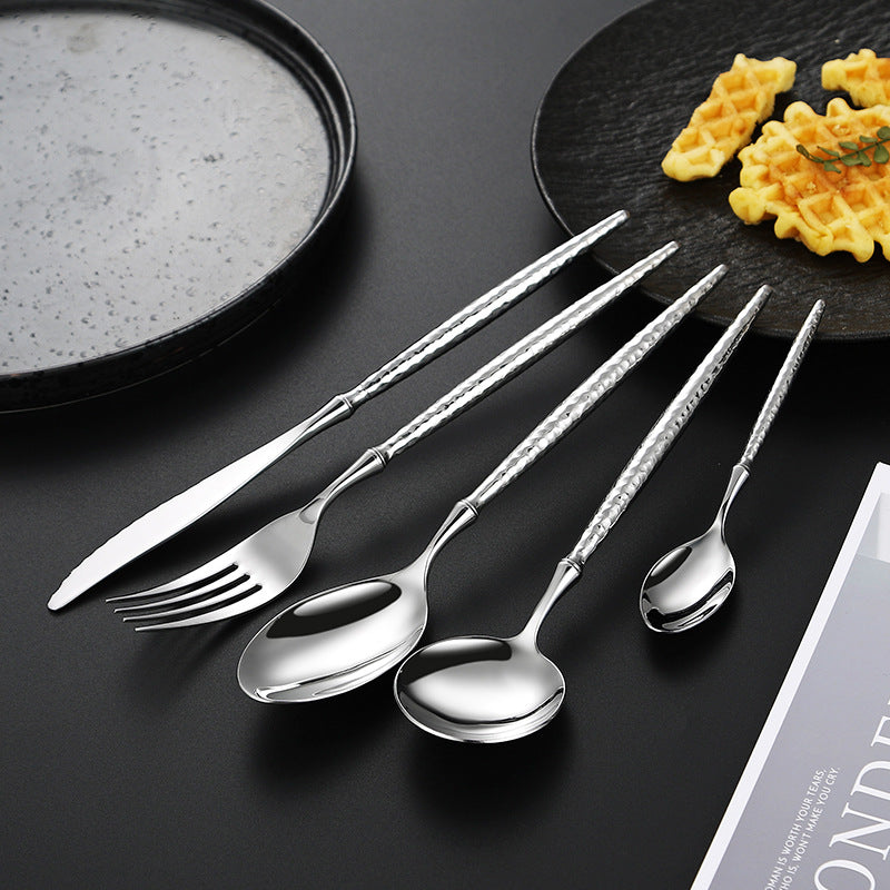 Elegant soup spoon with structured handle Bowlift