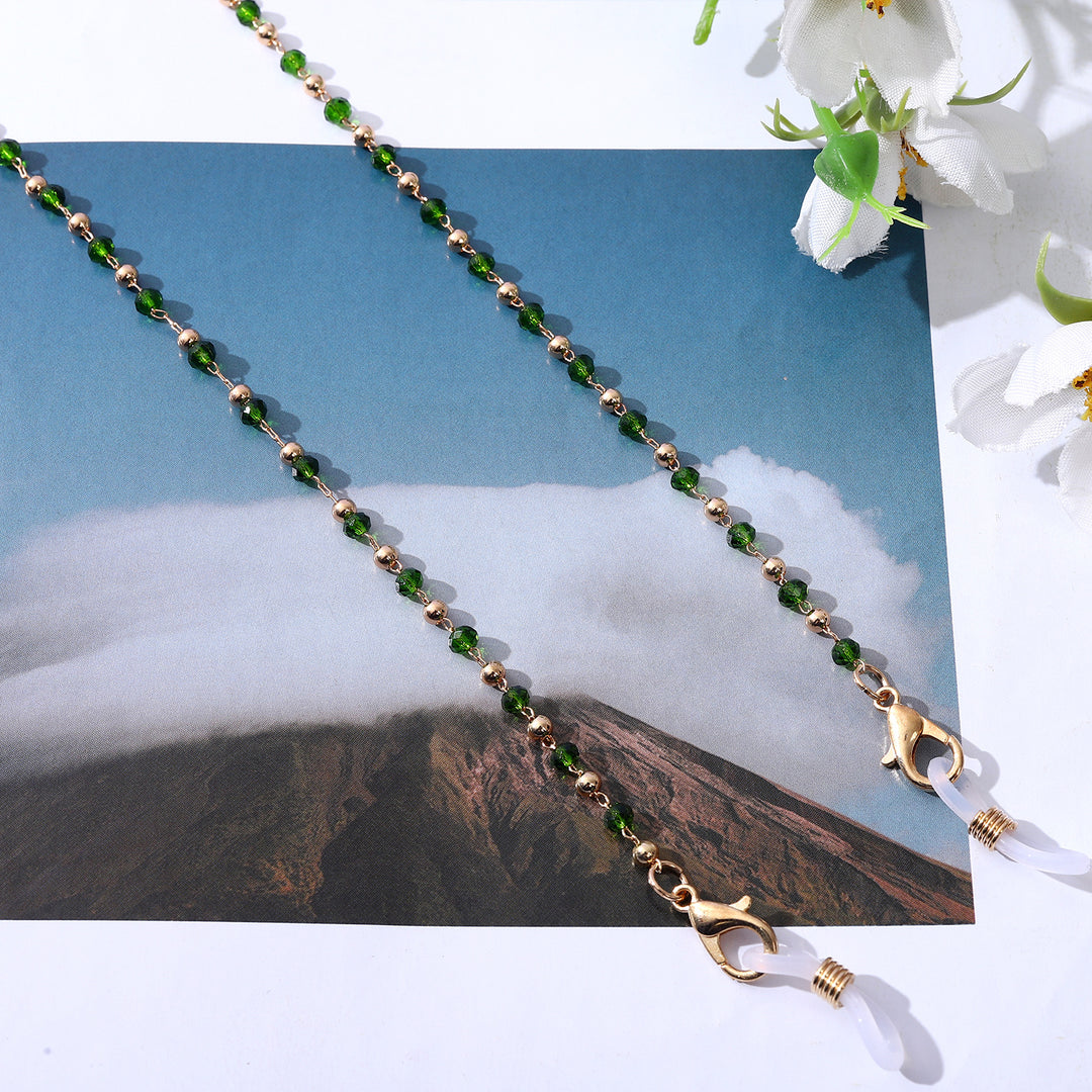 Jewelry necklace with elegant pearls and golden accents Bowlift