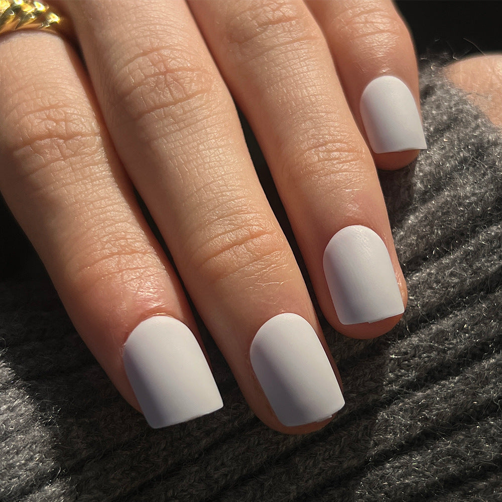 Artificial nail art with matte finish Bowlift