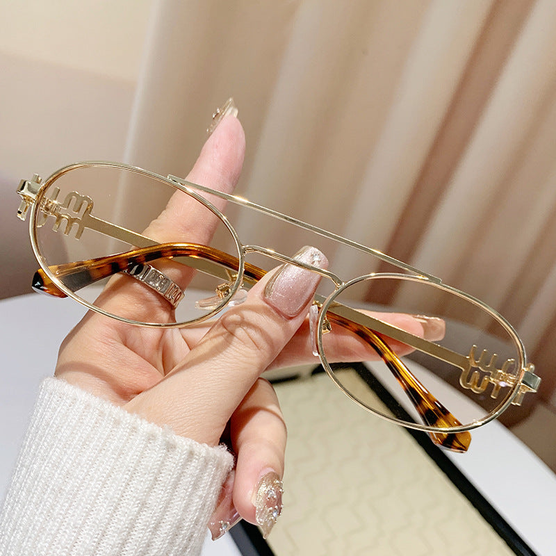 Women’s fashionable glasses with elegant metal frame and unique design Bowlift