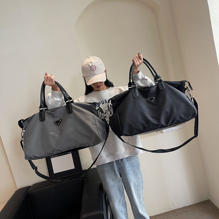 Practical sports and travel bag with versatile compartments Bowlift