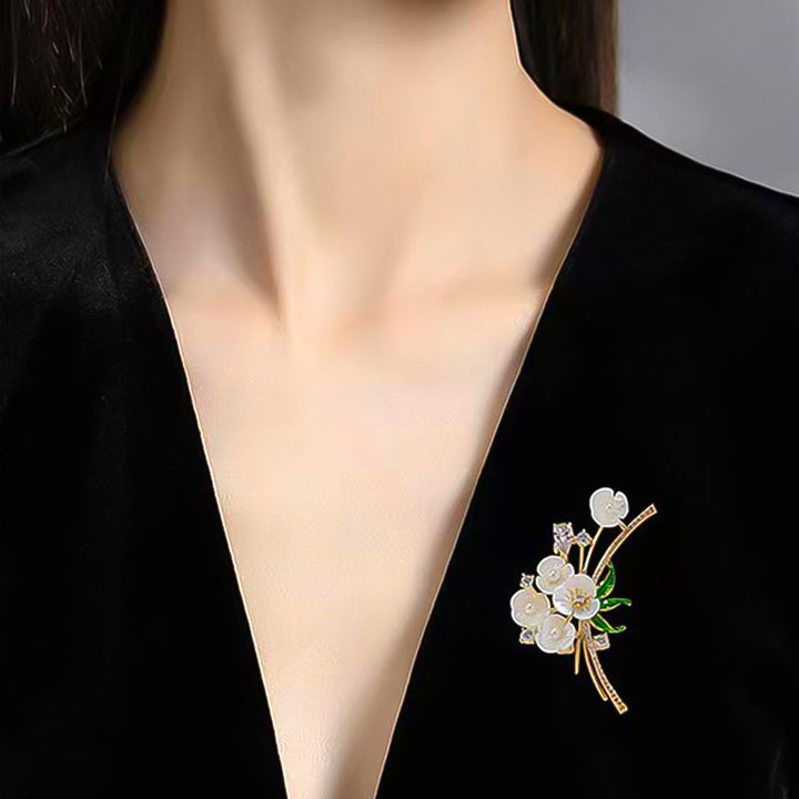 Exquisite Flower Brooch Bowlift
