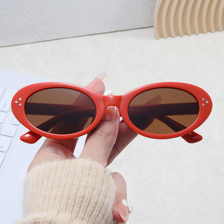 Ladies fashionable sunglasses in elegant oval design Bowlift