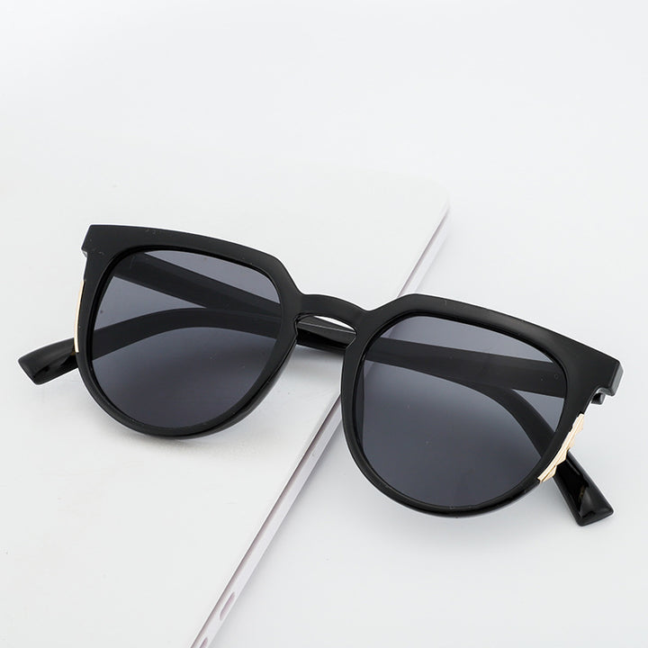 Ladies elegant sunglasses with fashionable frame and UV protection Bowlift