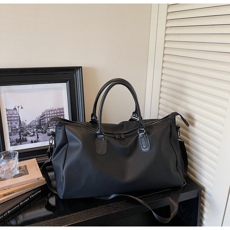 Durable travel bag with versatile interior layout Bowlift