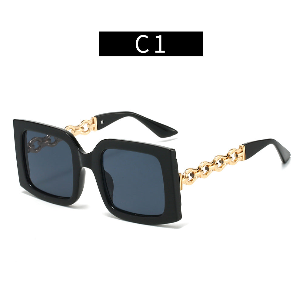 Ladies elegant sunglasses with luxurious chain details Bowlift
